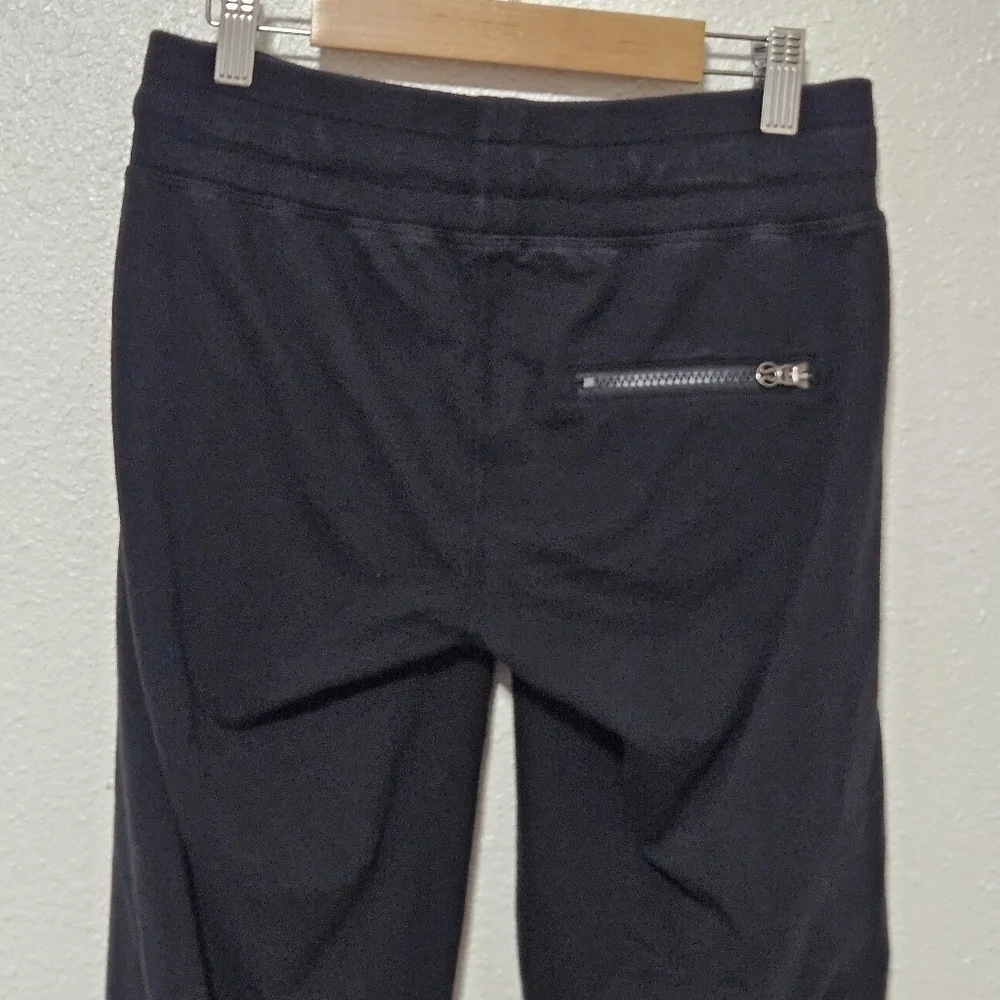 Lululemon cropped jogger style pants size 4
